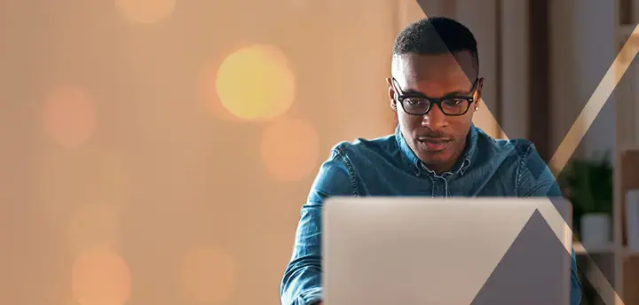 Male law student taking a free simulated MPRE with Helix Bar Review on a laptop.